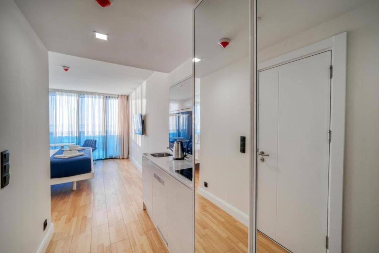 Luxury Sea View Apartments In Orbi City Батуми Стая снимка