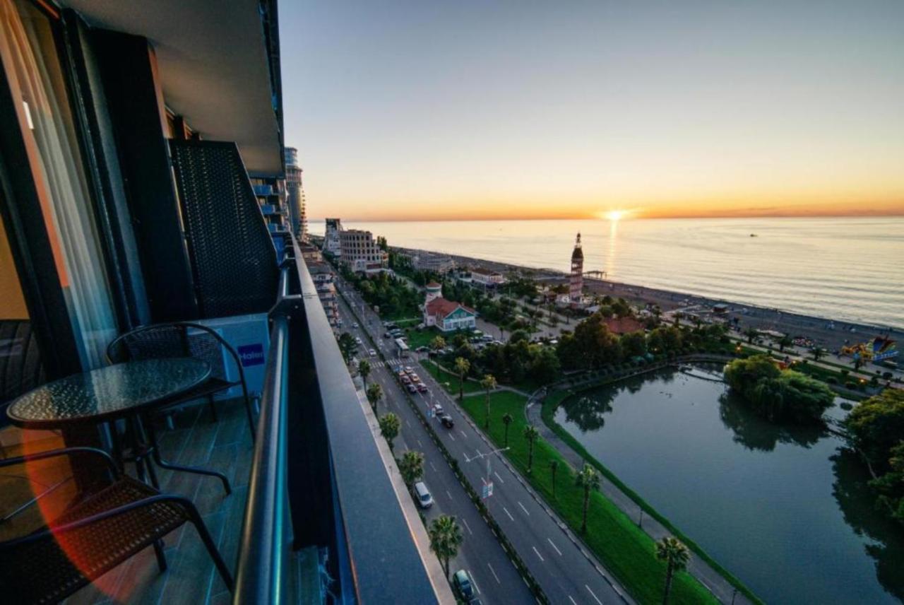 Luxury Sea View Apartments In Orbi City Батуми Екстериор снимка